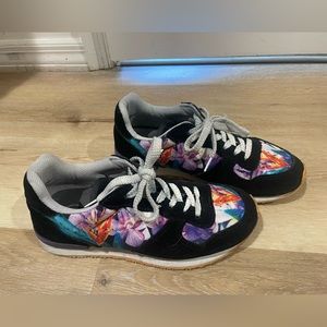 Inkkas jogger sneakers size 7